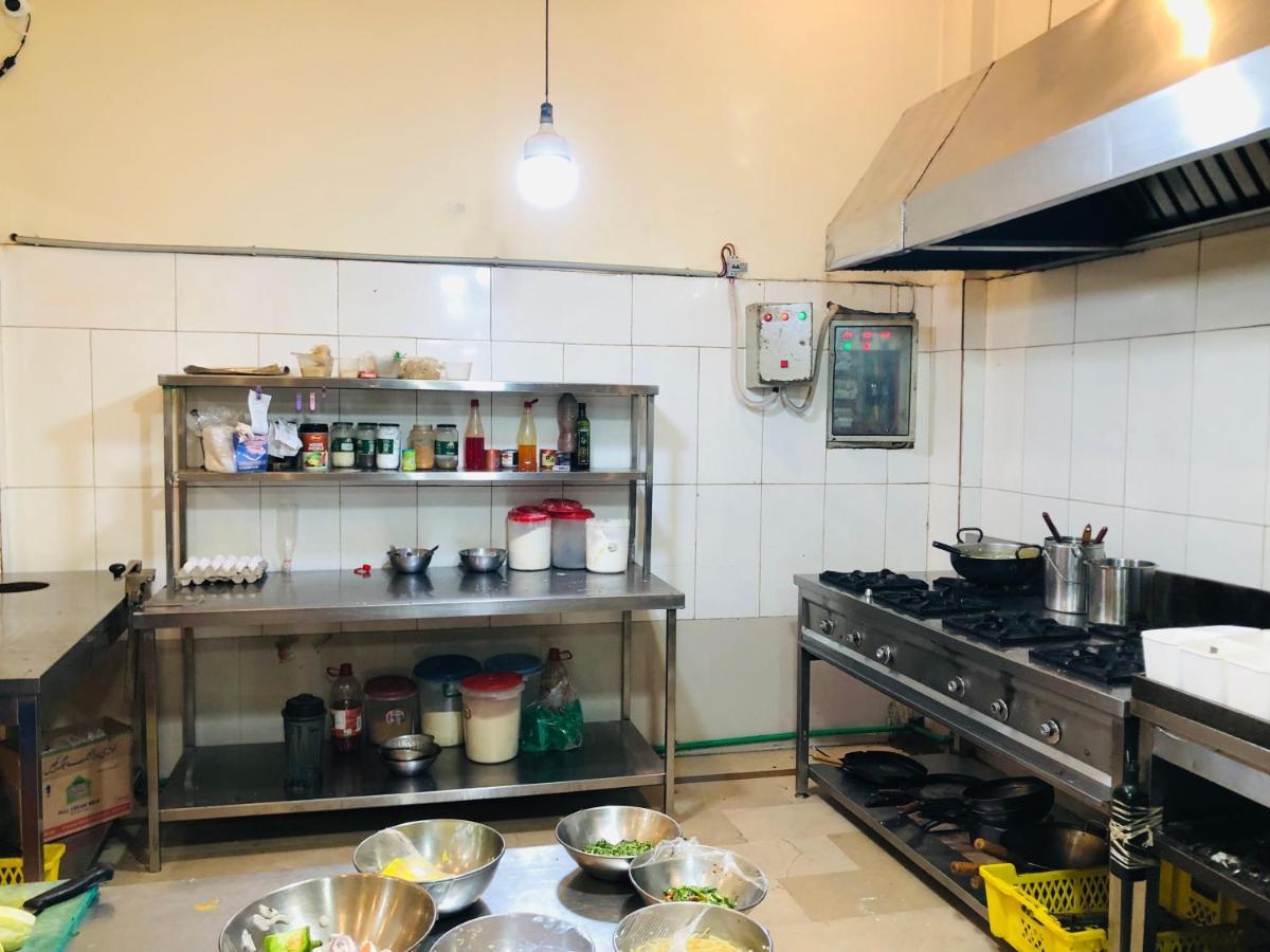 부르즈 알 스와트 호텔 Saidu Sharif 외부 사진